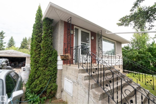 Kitchen - 8316 73 Av Nw, Edmonton, AB T6C0E2 Photo 3