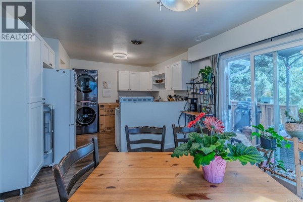 Primary Bedroom - 832 Holly Hill Rd, Nanaimo, BC V9R5T1 Photo 5