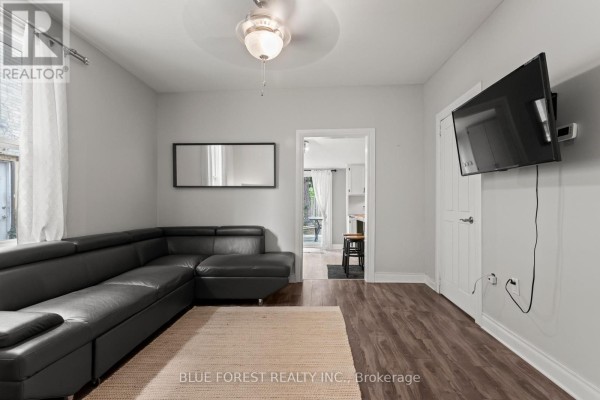 Living room - 832 Queens Avenue, London East, ON N5W3H6 Photo 3