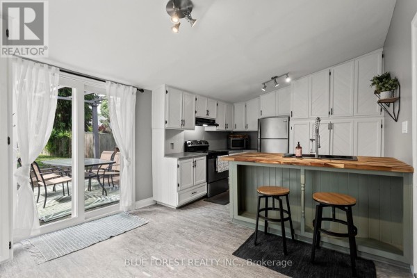 Kitchen - 832 Queens Avenue, London East, ON N5W3H6 Photo 5