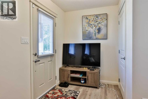 Kitchen - 832 Silkstone Close, Lethbridge, AB T1J5C6 Photo 3