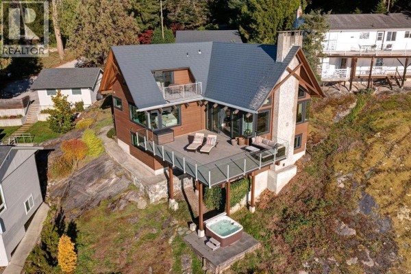 8327 Redrooffs Road, Sechelt, BC V7Z1E4 Photo 2