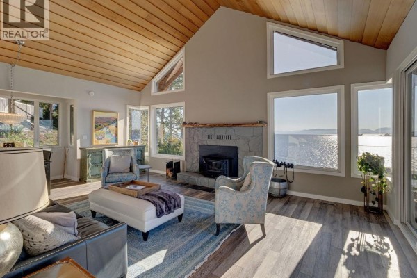 8327 Redrooffs Road, Sechelt, BC V7Z1E4 Photo 4