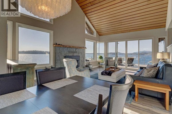 8327 Redrooffs Road, Sechelt, BC V7Z1E4 Photo 5