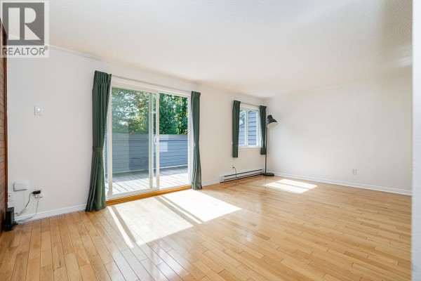 8328 Aspenwood Place, Burnaby, BC V5A3V3 Photo 5