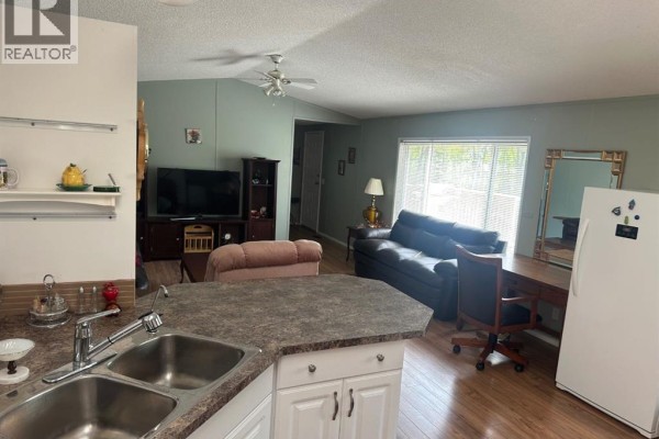 Eat in kitchen - 833 13321 680 Township, Lac La Biche, AB T0A2C2 Photo 3