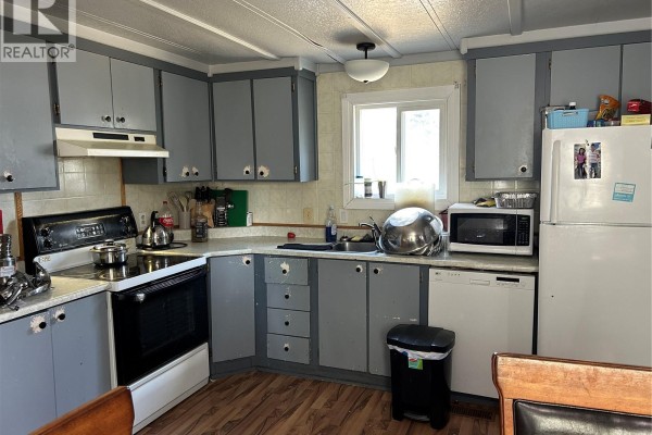 3pc Ensuite bath - 833 Beryl Avenue, Oxbow, SK S0C2B0 Photo 4