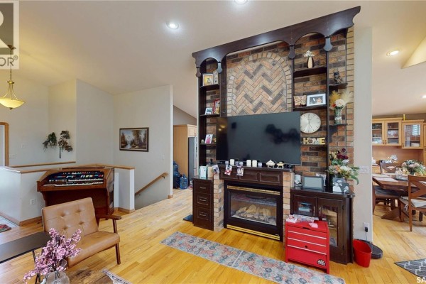 Living room - 833 Peters Avenue, Oxbow, SK S0C2B0 Photo 4