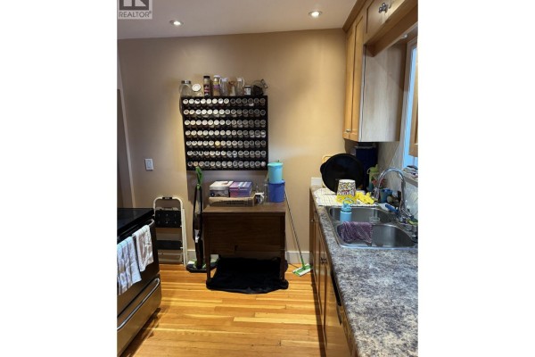833 Scott Street, New Westminster, BC V3L4V1 Photo 5