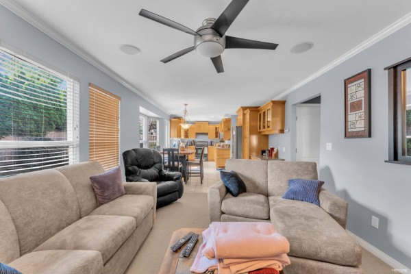 8333 167a Street, Surrey, BC V4N5E7 Photo 4