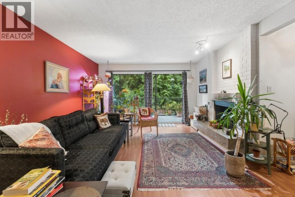 834 Hendecourt Road, North Vancouver, BC V7K2Y2 Photo 2