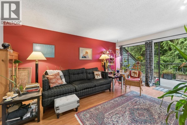 834 Hendecourt Road, North Vancouver, BC V7K2Y2 Photo 3
