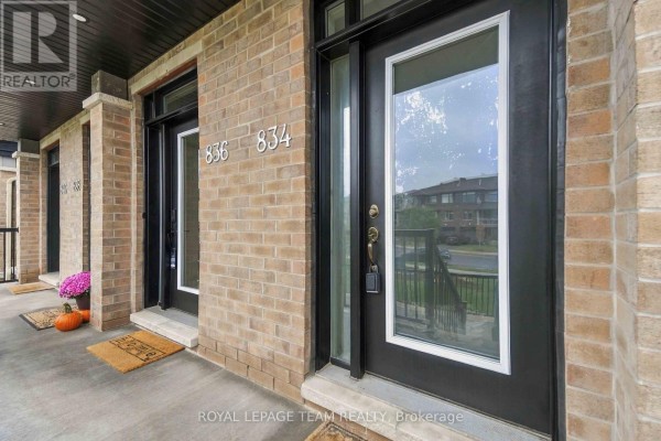 Kitchen - 834 Ralph Hennessy Avenue, Ottawa, ON K1X0E4 Photo 2