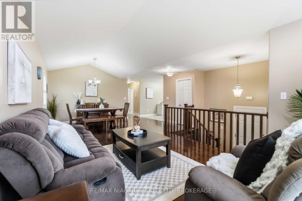 Bedroom 3 - 8340 Racey Avenue, Niagara Falls, ON L2H3M7 Photo 5