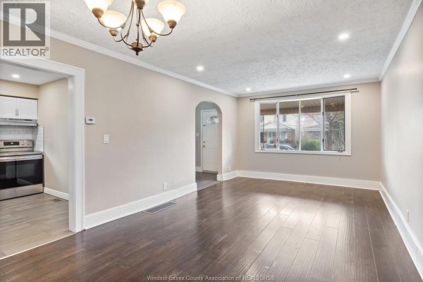 Living room/Dining room - 835 Moy Avenue Unit# Main, Windsor, ON N9A2N7 Photo 3