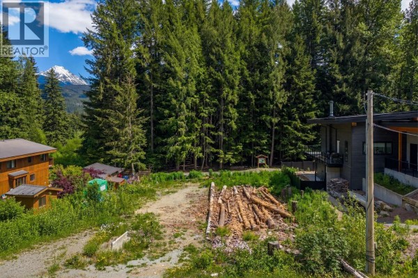 8354 Rainbow Drive, Whistler, BC V8E0G1 Photo 2