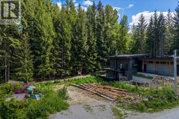 8354 Rainbow Drive, Whistler, BC V8E0G1 Photo 4