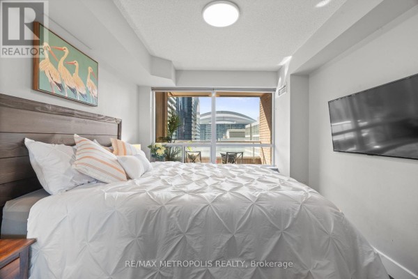 Den - 836 - 250 Wellington Street W, Toronto, ON M5V2V4 Photo 5