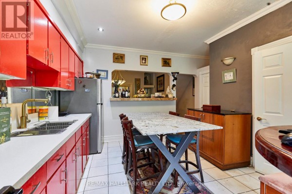 Kitchen - 837 Gladstone Avenue, Toronto, ON M6H3J7 Photo 2