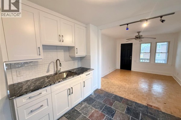 Bedroom - 837 Louis Avenue Unit# Upper, Windsor, ON N8A1X4 Photo 3