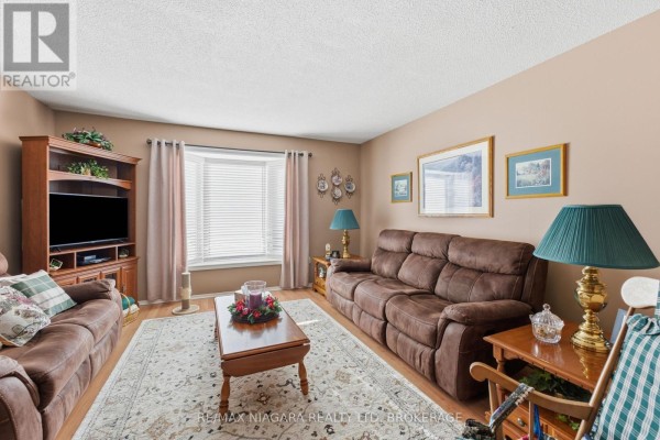 Primary Bedroom - 8372 Mundare Crescent, Niagara Falls, ON L2G7M5 Photo 5