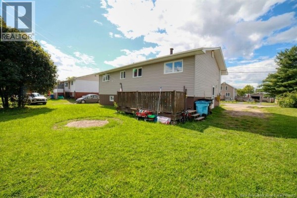 Office - 838 Helen Street, Bathurst, NB E2A2E7 Photo 4