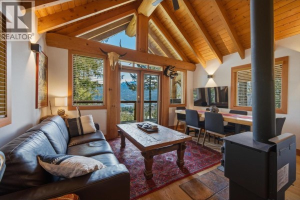 8396 Mountain View Drive, Whistler, BC V8E0G3 Photo 2