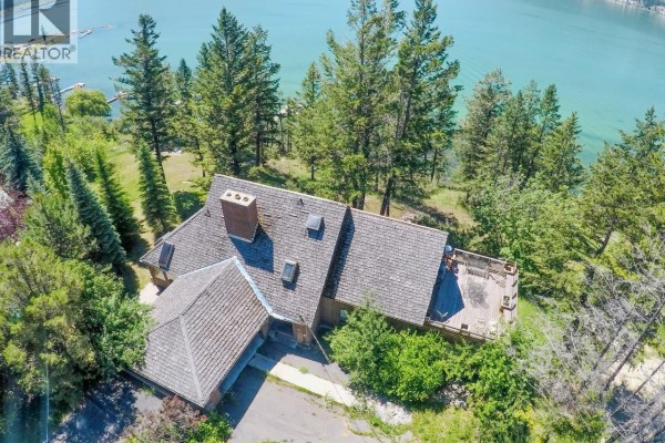 8397 Richardson Crescent, Canal Flats, BC, photo 2