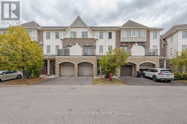 Street view of townhouse complex with cars parked in driveways and garages. - 84 - 110 Cedar Lake Crescent, Brampton
