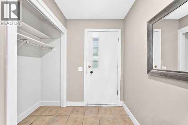 Living room - 84 Brae Glen Lane Sw, Calgary, AB T2W1B6 Photo 4