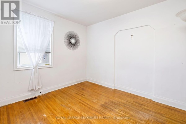 Family room - 84 Gilley Road, Toronto, ON M3K1L7 Photo 4