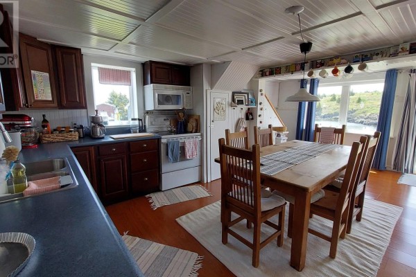 Dining nook - 84 Highway 206, Sampsons Cove, NS B0E2L0 Photo 5