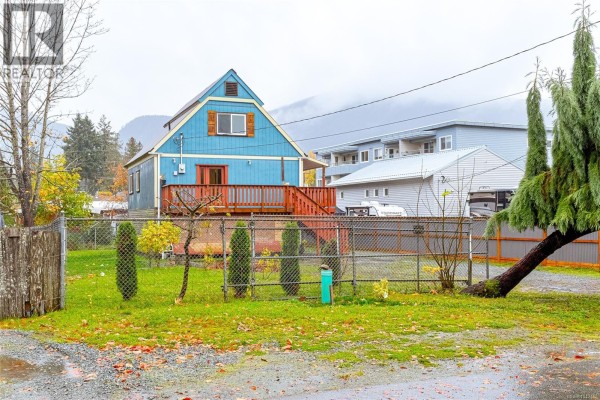 84 Lakeview Ave, Lake Cowichan, BC, photo 2