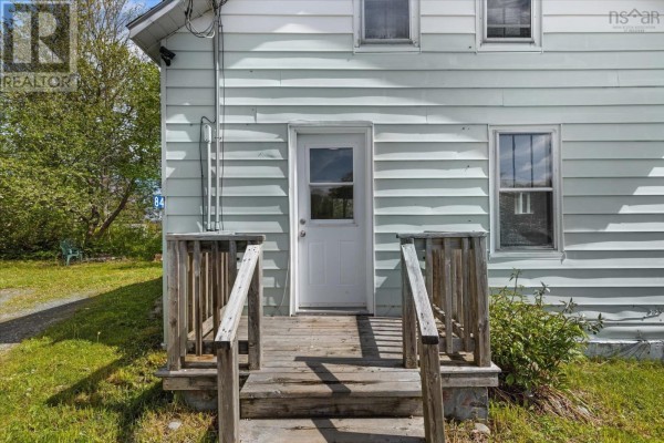 84 Lawrence Street, Liverpool, NS, photo 3