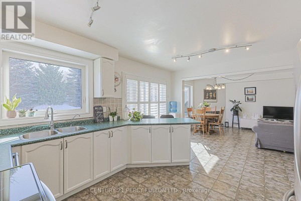 Dining room - 84 Loraview Lane, Aurora, ON L4G6N5 Photo 3