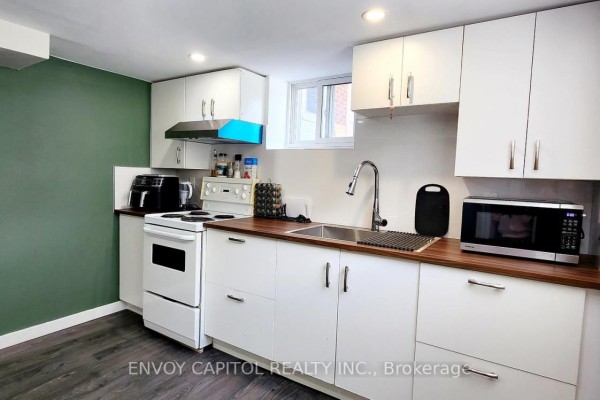 Kitchen - 84 Macdonald Avenue, Toronto, ON M9N2E4 Photo 4