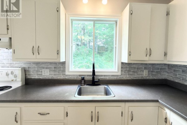 Kitchen - 84 Pondicherry Crescent, Dartmouth, NS B2W5C5 Photo 3