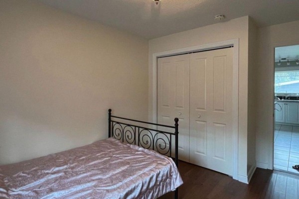 84 Riverglen Drive, Georgina, ON L4P2R1 Photo 3