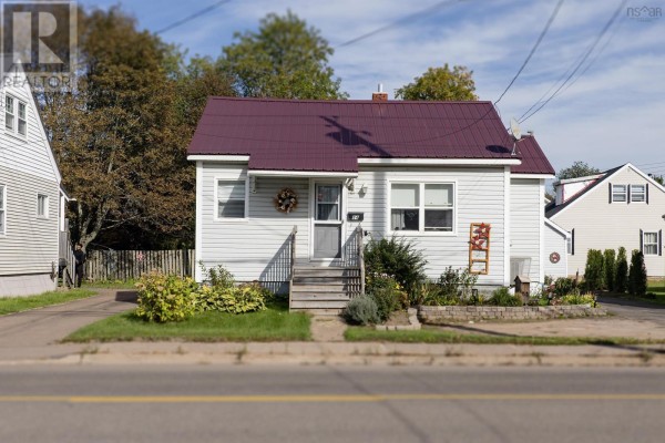 Eat in kitchen - 84 South Albion Street, Amherst, NS B4H2W9 Photo 2