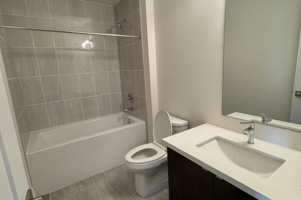 84 Tempel Street, Richmond Hill, ON L4E1K6 Photo 3