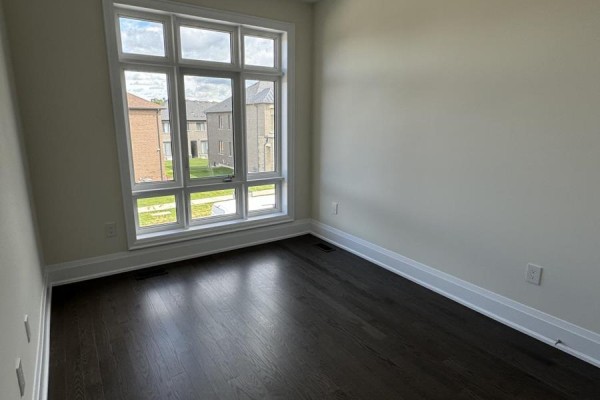 84 Tempel Street, Richmond Hill, ON L4E1K6 Photo 4