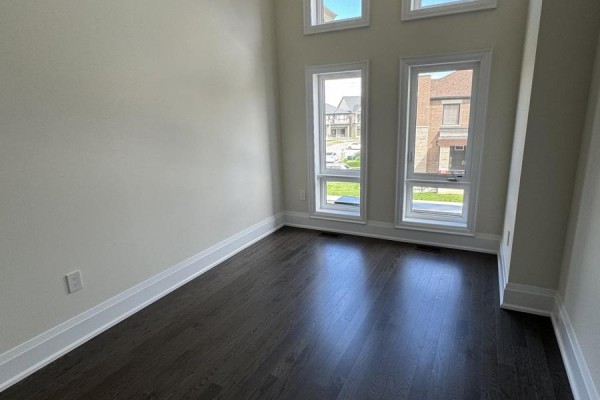 84 Tempel Street, Richmond Hill, ON L4E1K6 Photo 5