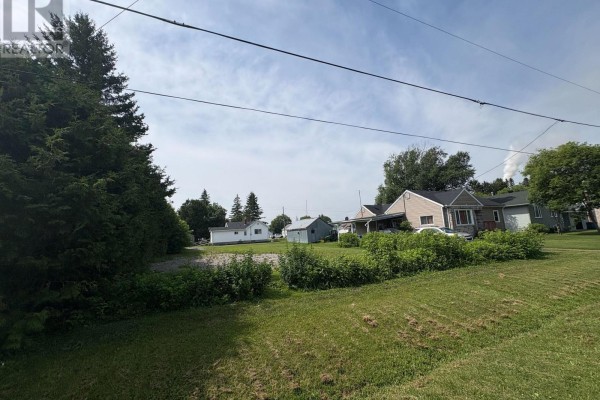 84 Third Avenue, Englehart, ON P0J1H0 Photo 4