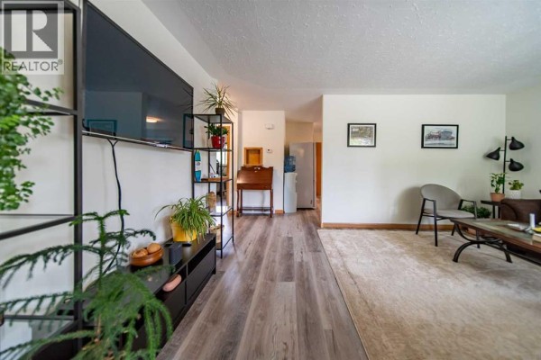 Living room - 84 Waterloo Drive Sw, Calgary, AB T3C3G1 Photo 4