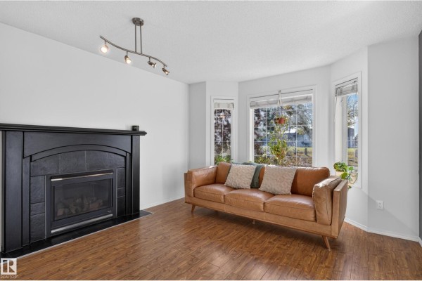Family room - 84 Westwood Ln, Fort Saskatchewan, AB T8L4N8 Photo 4