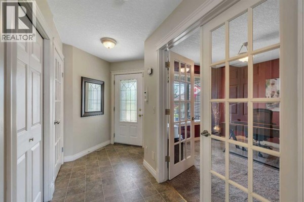 84 Willowbrook Crescent Nw, Airdrie, AB, photo 3