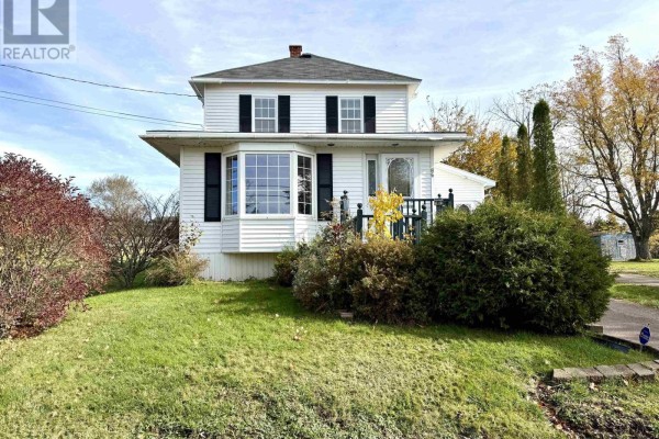 Dining nook - 84/86 Elm Street, Springhill, NS B0M1X0 Photo 2