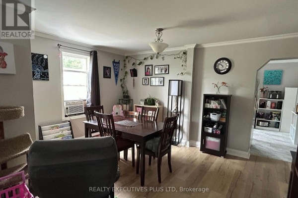 840-842 Worthington Street E, North Bay, ON P1B1J4 Photo 3