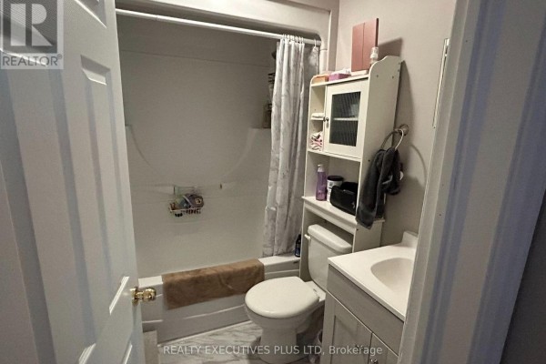 840-842 Worthington Street E, North Bay, ON P1B1J4 Photo 5