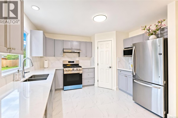 840 Inez Pl, Nanaimo, BC, photo 2
